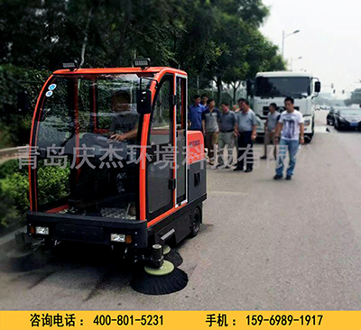 駕駛式掃地車(chē)改變城市清潔方式青島掃地車(chē)