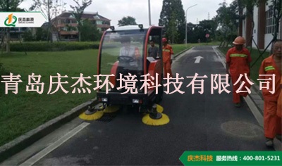 駕駛式掃地車(chē)清掃校園落葉青島掃地車(chē)