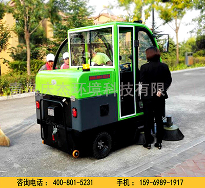 小區用電動(dòng)掃地車(chē)電動(dòng)掃地車(chē)是清掃工作上重要的工具青島掃地車(chē)廠(chǎng)家