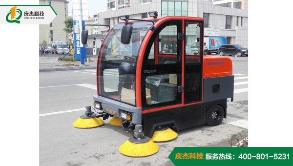 工業(yè)電動(dòng)掃地車(chē)保養應該注意哪六項