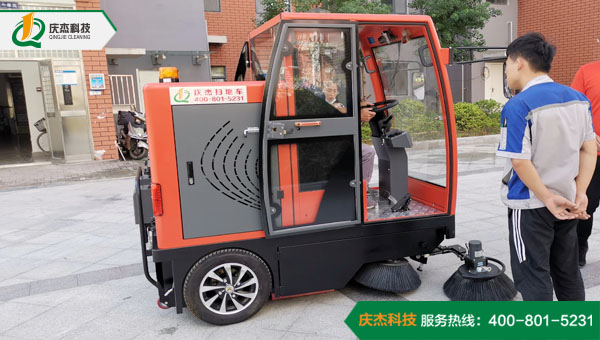 小型電動(dòng)掃地車(chē)續航能力怎么樣？